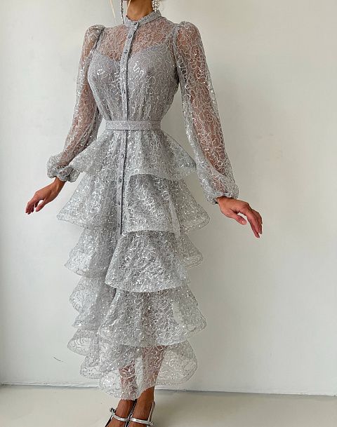 Платье с многоярусной юбкой