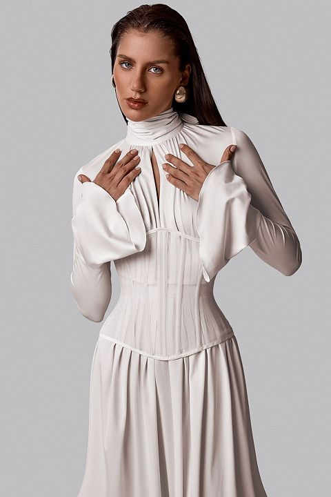 Утягивающий корсет на шнуровке