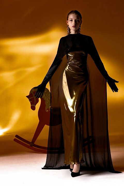 Чёрный воздушный кейп