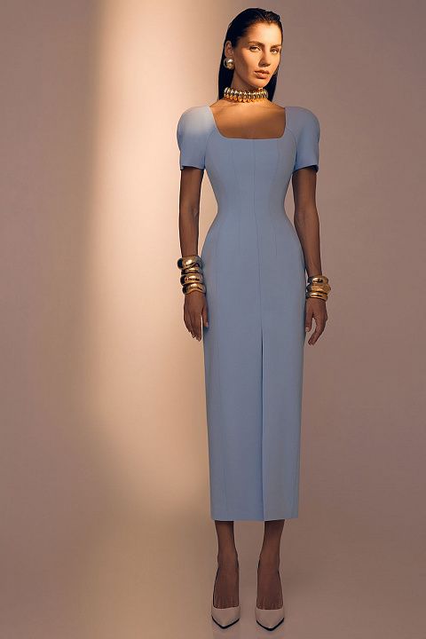 Платье-футляр с квадратным вырезом и рукавами-фонариками