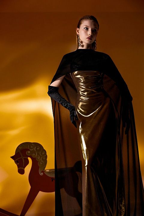 Чёрный воздушный кейп