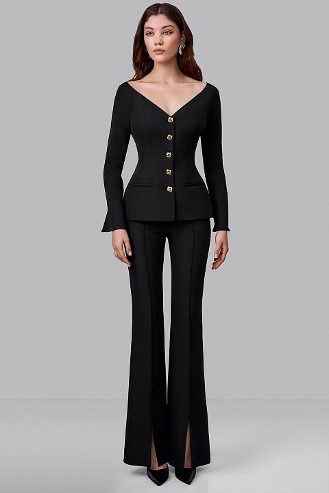 Жакет с акцентным декольте и декоративными пуговицами