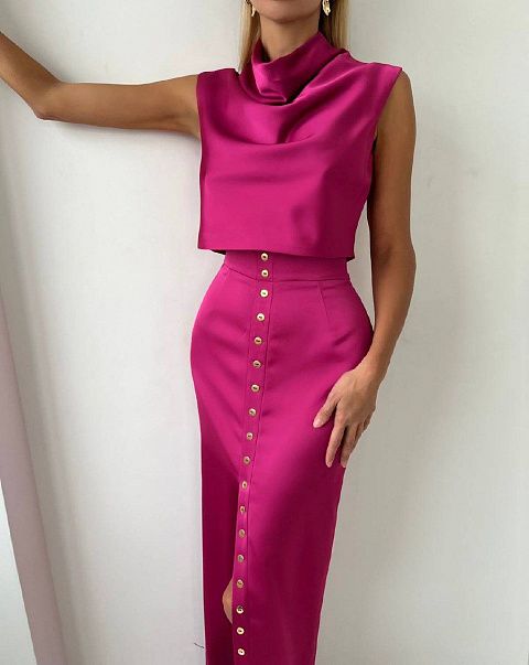 Атласный топ с драпировкой у горловины