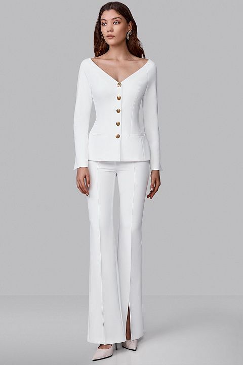 Жакет с акцентным декольте и декоративными пуговицами