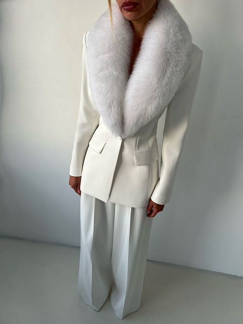 Жакет с меховым воротником из песца