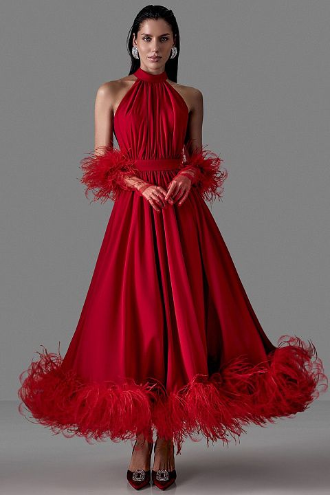 Платье-халтер с перьями