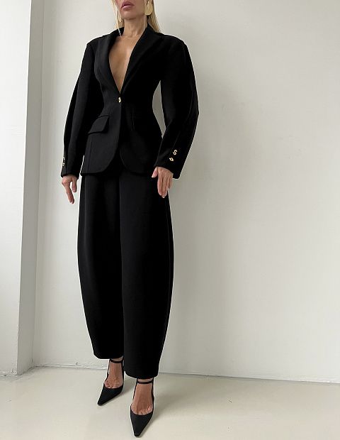 Жакет приталенный с объёмными рукавами