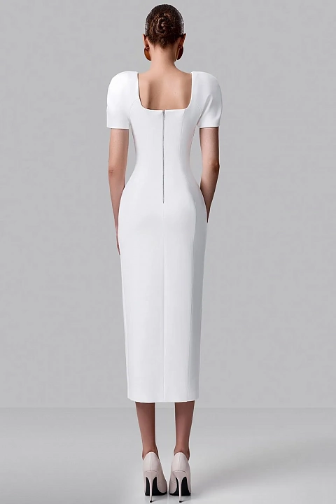 Платье-футляр с квадратным вырезом и рукавами-фонариками