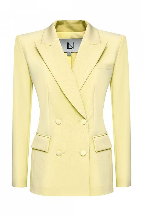 Двубортный жакет с акцентными плечами и приталенным силуэтом