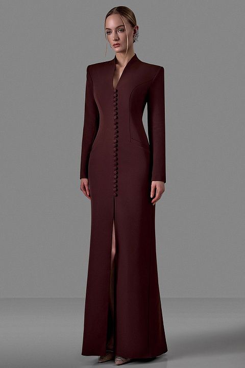 Платье в пол с фигурным вырезом и пуговицами