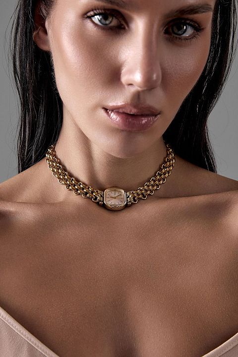 Чокер с циферблатом на металлической цепочке