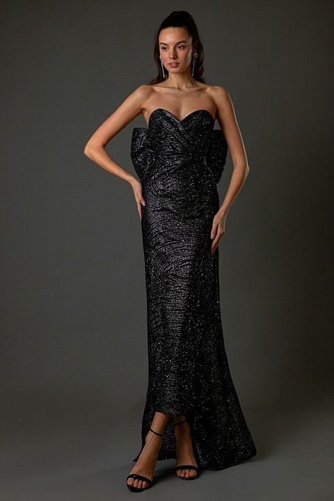 Maxi evening dress with a train