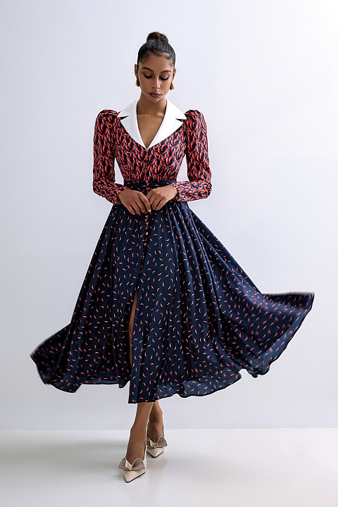 Платье с отложным воротником