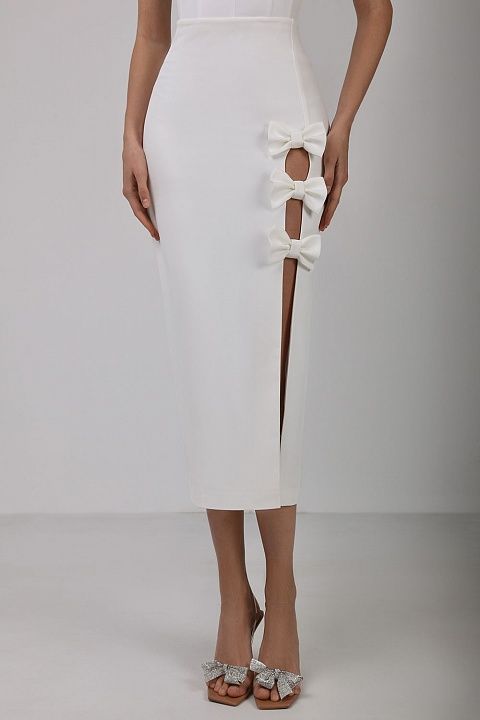 Slit and bows skirt