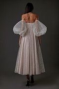 Puffy dress with voluminous sleeves